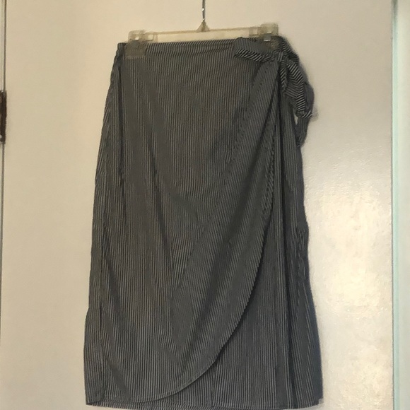 Mid-length office skirt - Picture 2 of 2